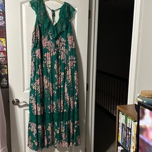 Women’s sleeveless dress.